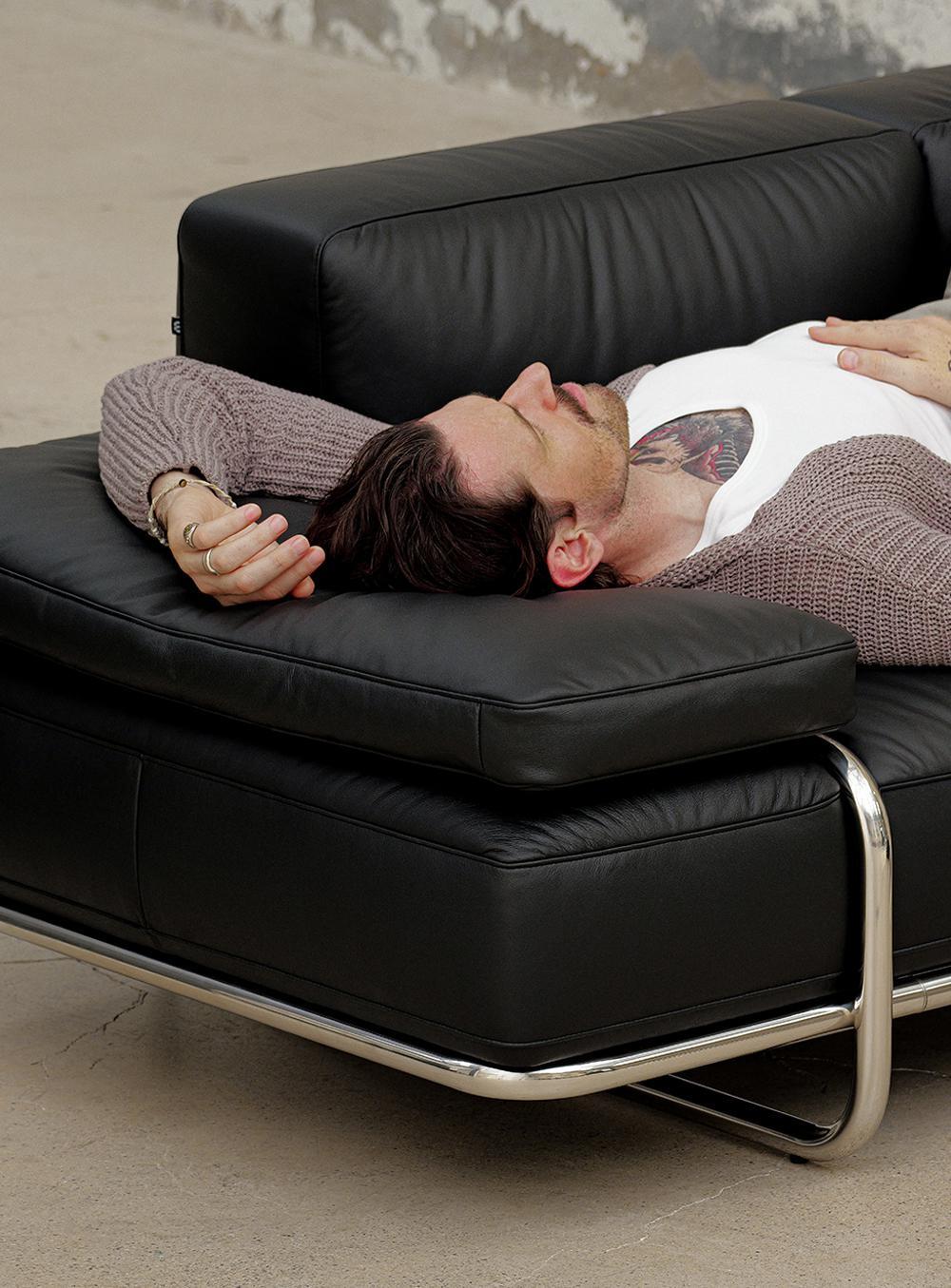 NOIR CUSHION | Leather