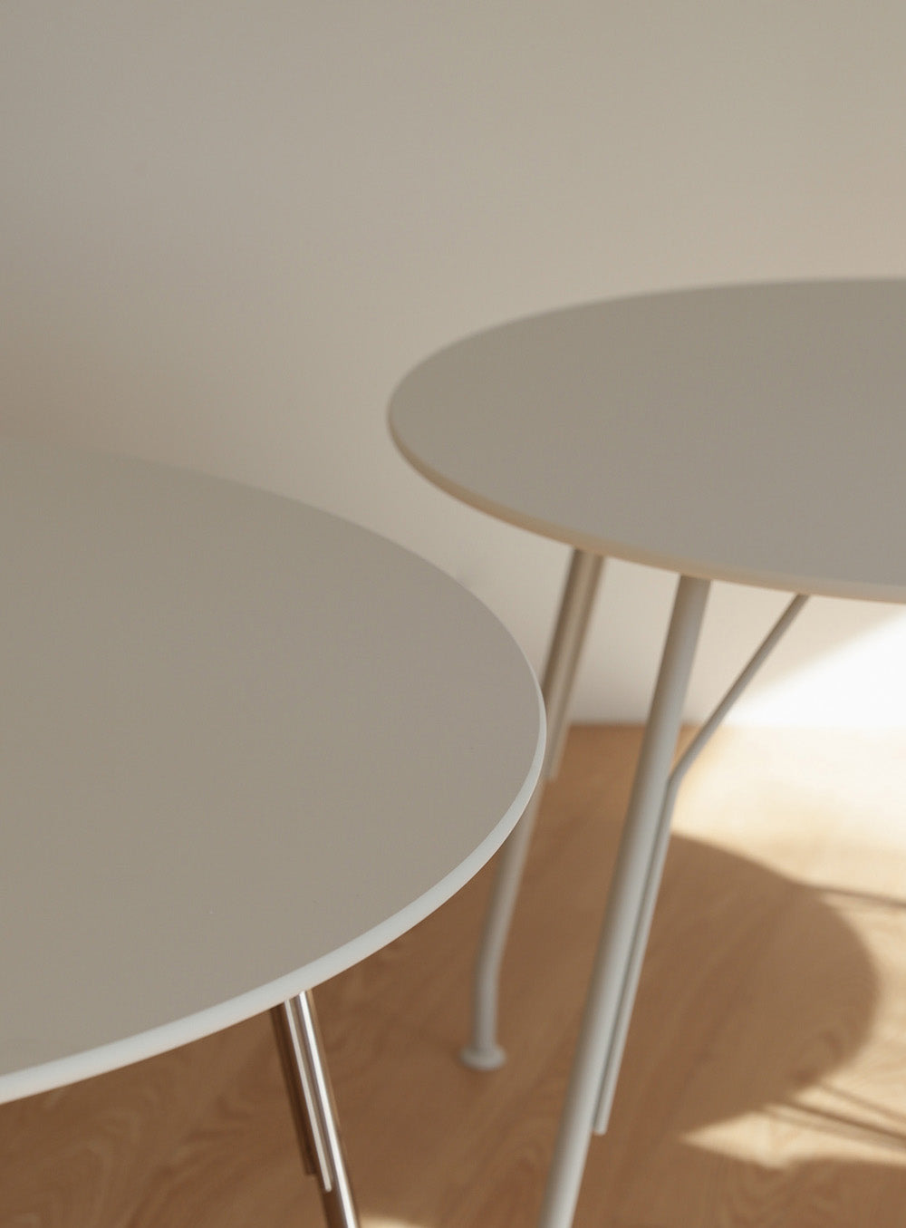 PROP OVAL TABLE - CLEAN TOUCH