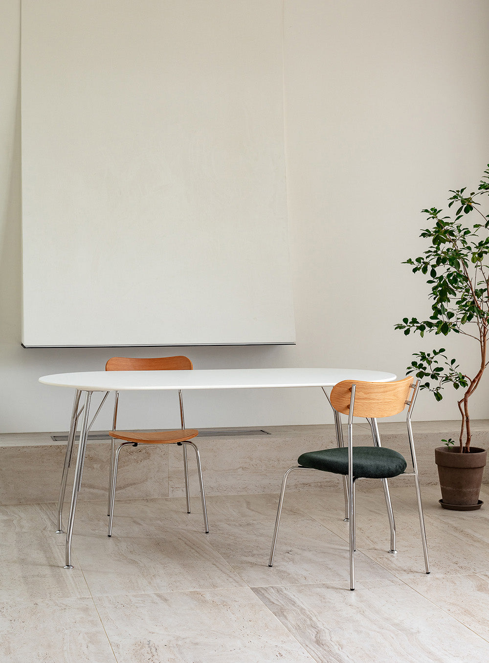 PROP OVAL TABLE - CLEAN TOUCH